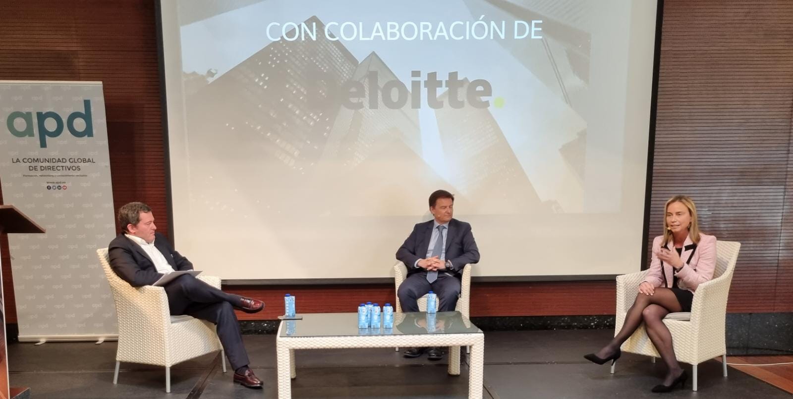 Joaquín María Fernández, socio en Deloitte; Juan Vivancos, director de transformación digital  de AMC e Isabel Santos García, directora Corporativa de Marketing y Marca Propia de Hefame.  - 