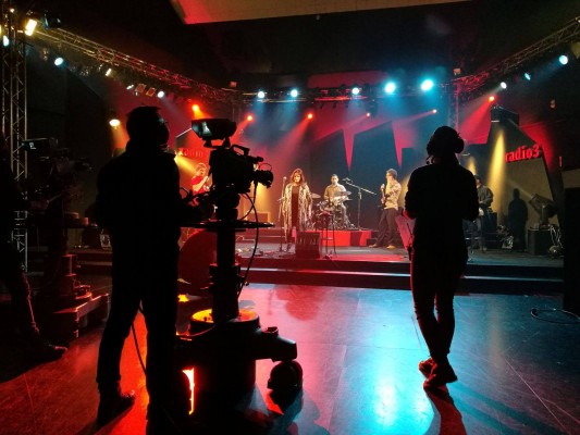 La banda valenciana Cándida fusiona reggaetón, pop, jazz y psicodelia en 'Canto sin noche'