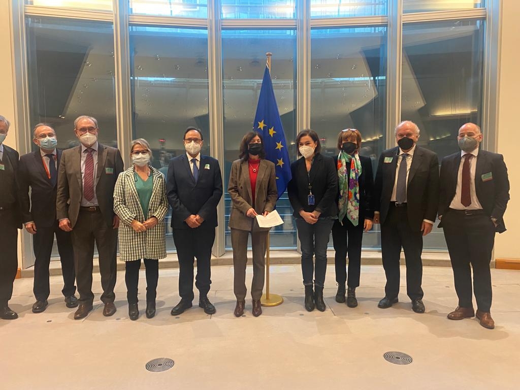 La Generalitat pide a la UE que permita ayudas públicas al azulejo que hagan viable la transición energética