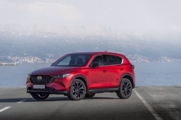 Mazda incorpora la versión Homura a su gama, con estética deportiva y más equipamiento