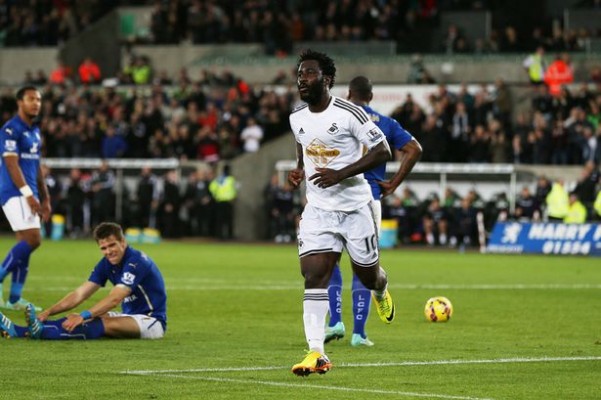 El Leicester se queda al borde del abismo tras perder ante el Swansea