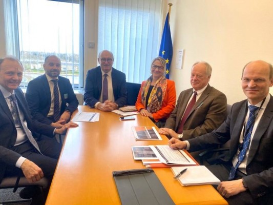 El 'lobby' europeo del azulejo aterriza en Bruselas para reclamar una transición energética 