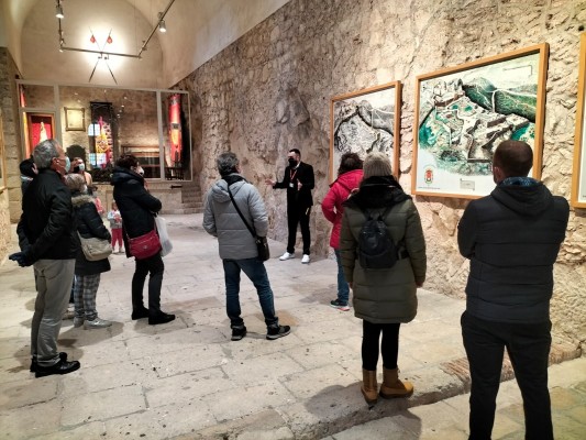 El Castillo de Santa Bárbara recibe las primera visitas guiadas