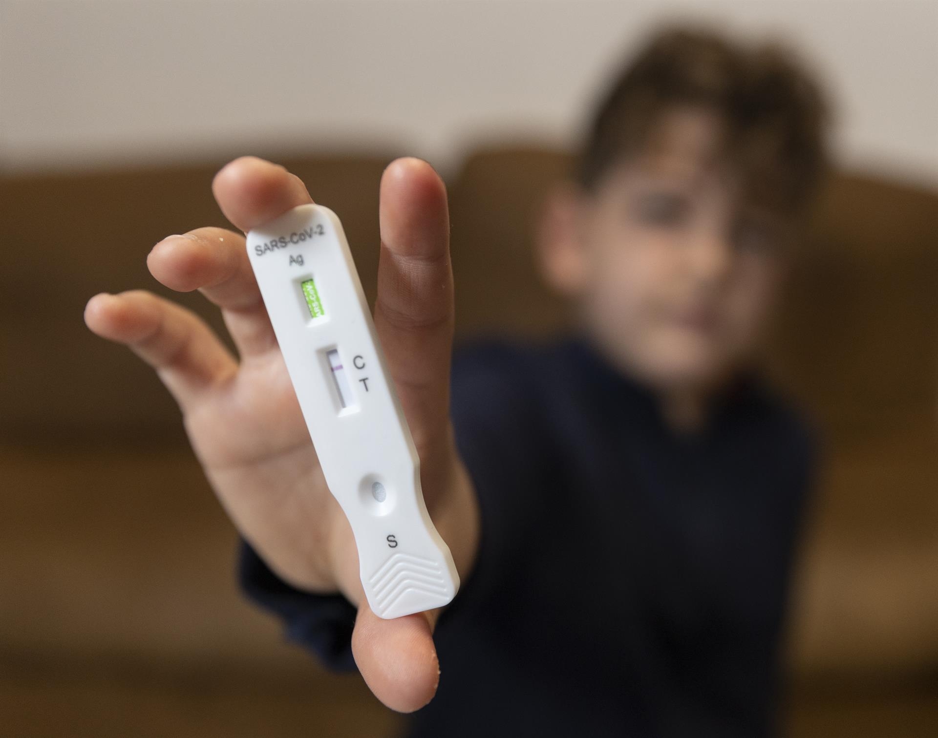 España suma 305.432 casos y 253 muertes este fin de semana, mientras la incidencia desciende hasta 3.381
