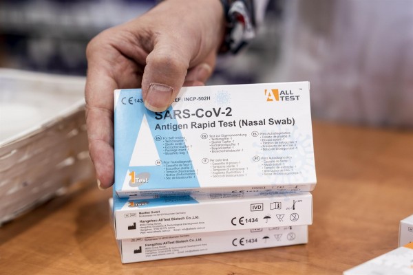 Las farmacias de la Comunitat vendieron 978.299 test de antígenos la segunda semana de enero