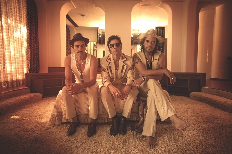 Santero y los muchachos preparan el lanzamiento de su tercer disco con 'Complicado'