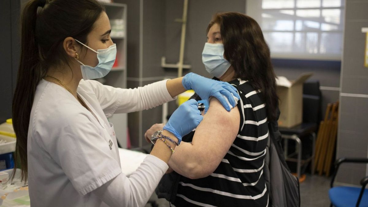 Las mujeres presentan más síntomas postcovid a largo plazo que los hombres