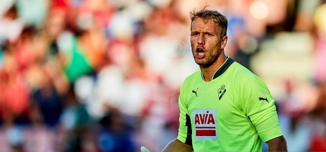 Yoel se afianza como titular en la portería del Eibar