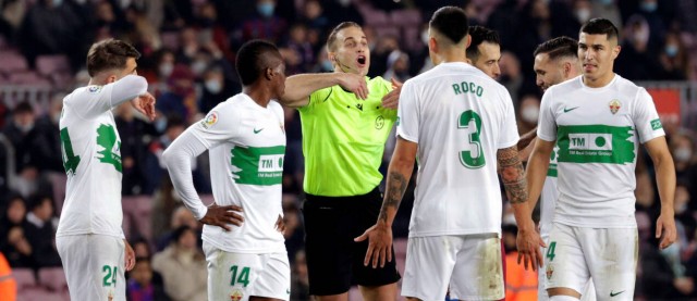 El Elche mantiene a Gumbau, Palacios y Mascarell apercibidos de suspensión
