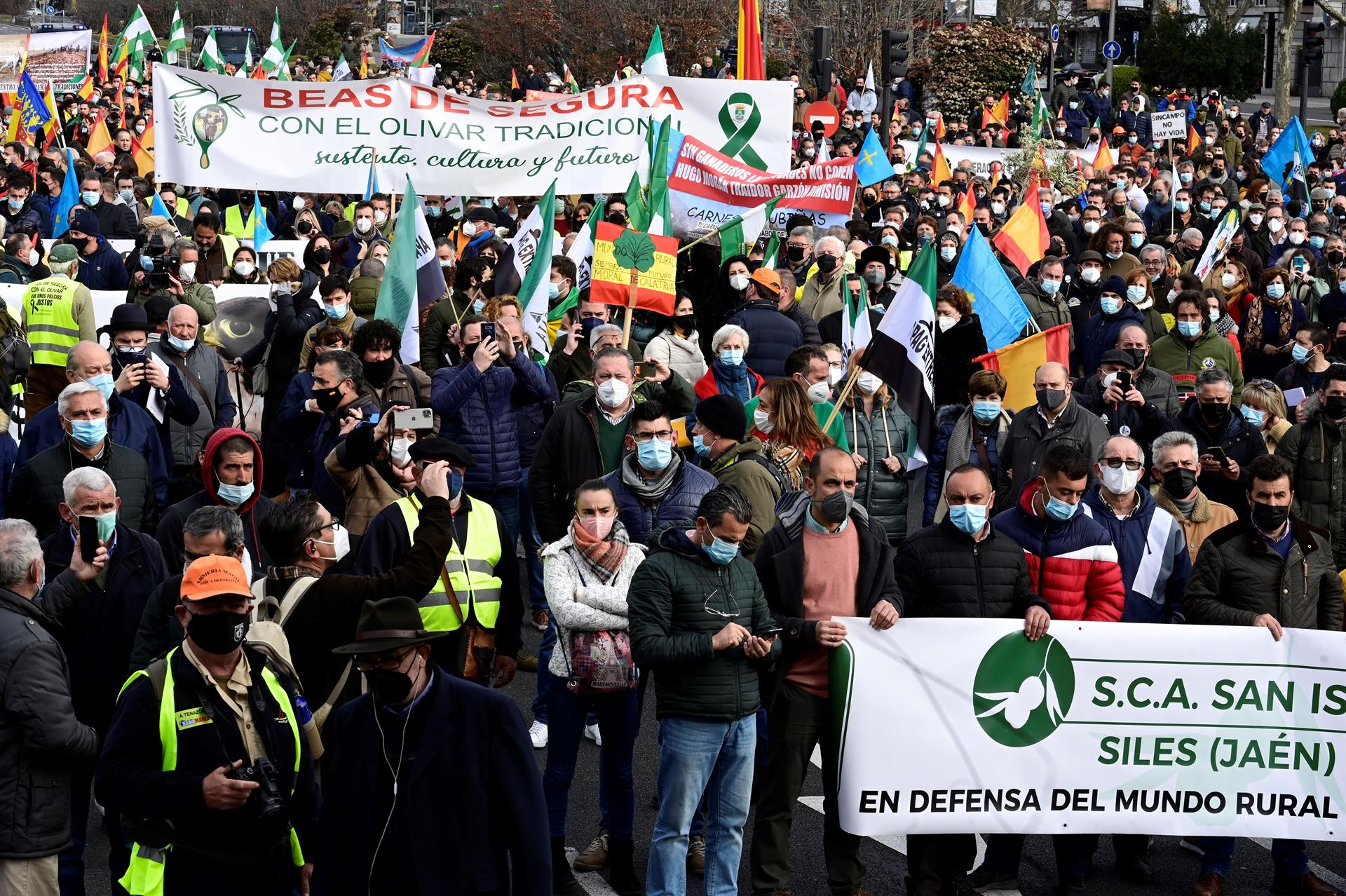 Miles de personas toman Madrid para pedir mejoras en el mundo rural
