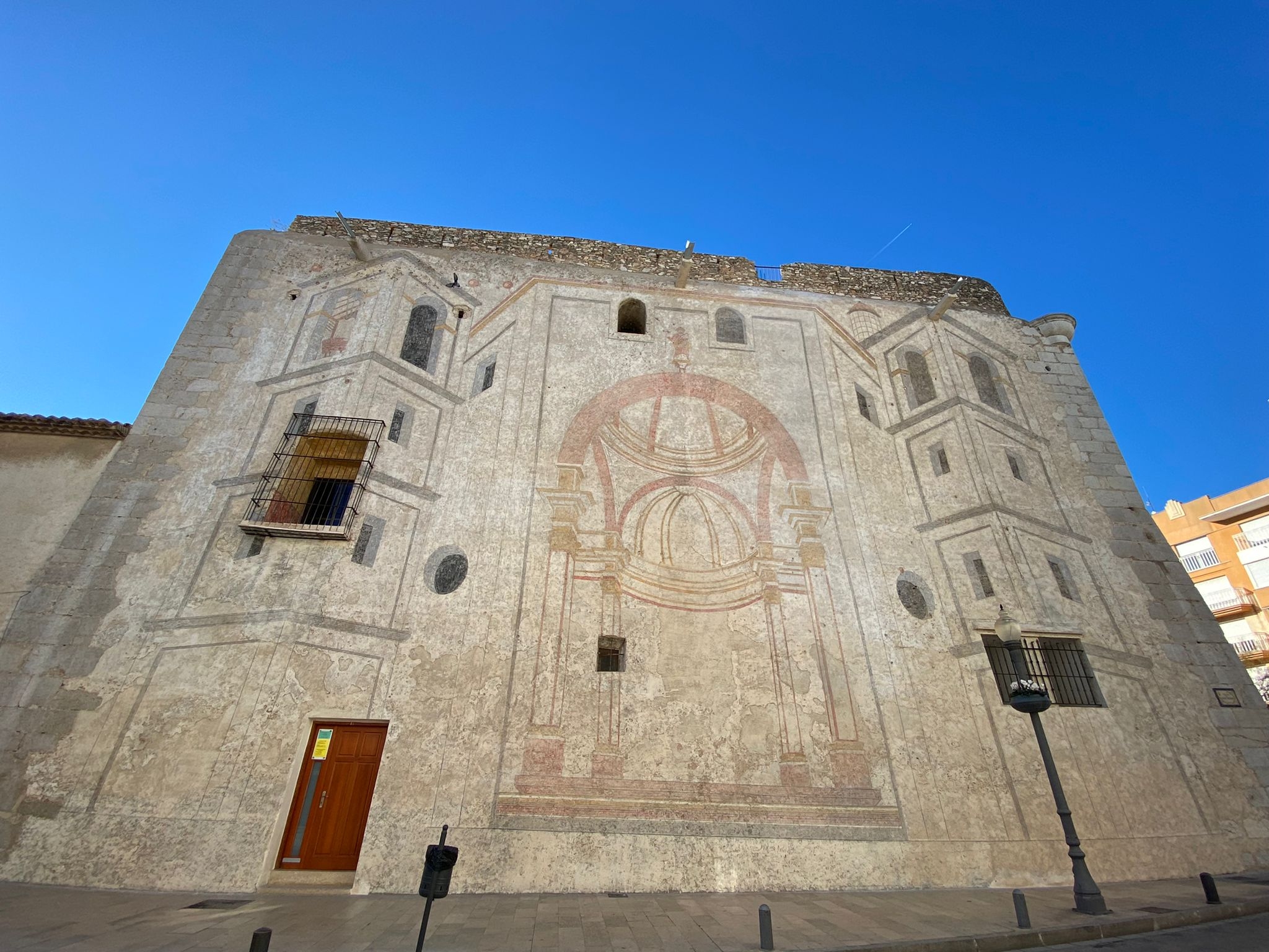  La iglesia de Vinaròs recupera las pinturas de su fachada pertenecientes al siglo XVII