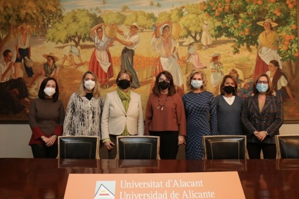 La UA y AEPA impulsan un título propio en materia de igualdad
