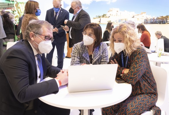 La Diputación se compromete a promocionar las rutas del aeropuerto de Castellón para ganar turismo