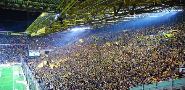 El Dortmund acepta el cierre de tribuna por un partido por incidentes violentos