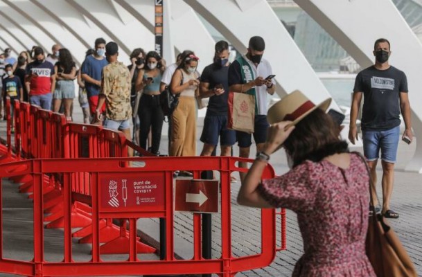 La Comunitat reabrirá en los próximos días los vacunódromos para acelerar la dosis de refuerzo 