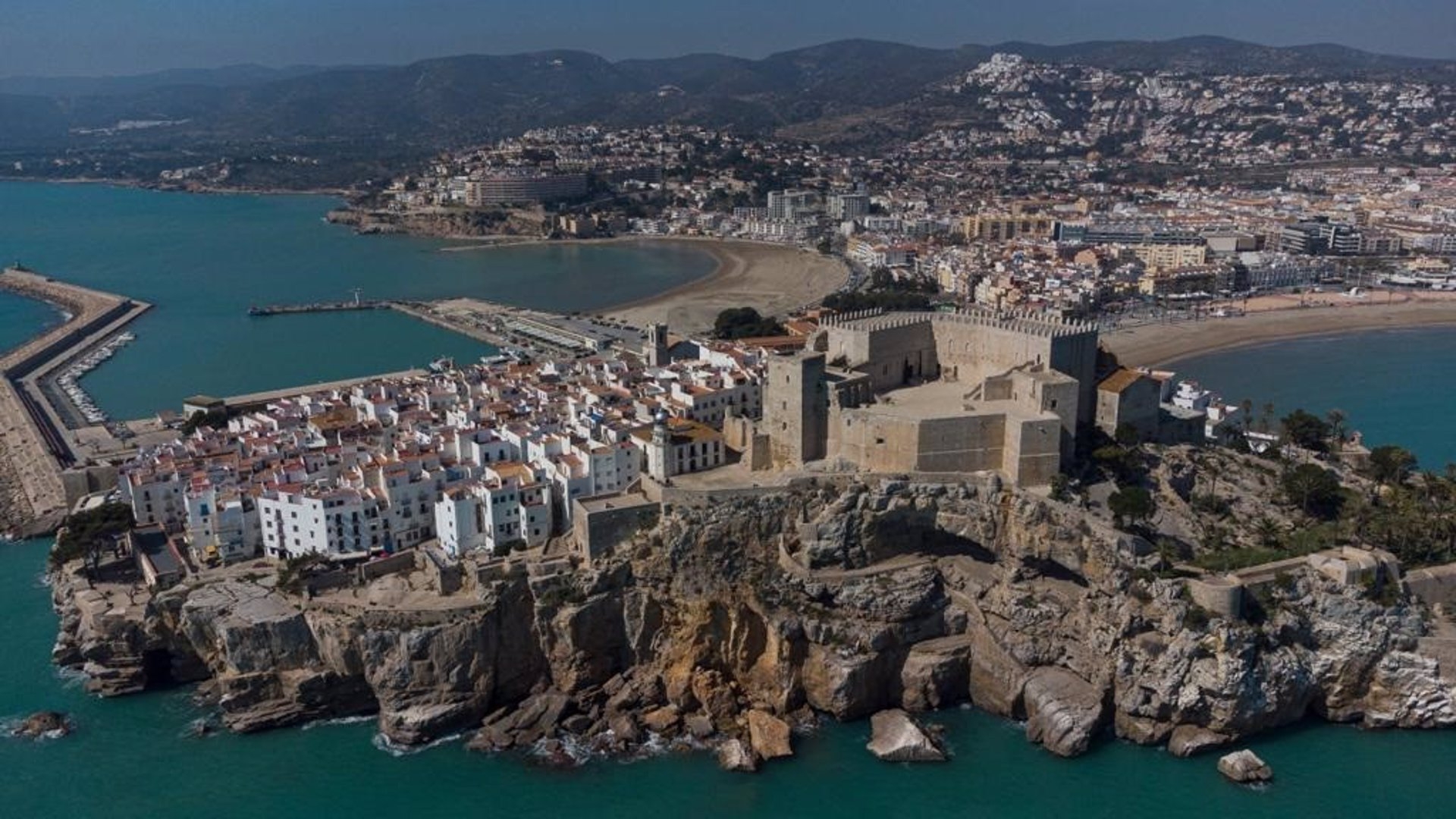 Un informe geológico ratifica la urgencia de actuaciones para proteger los acantilados del castillo de Peñíscola