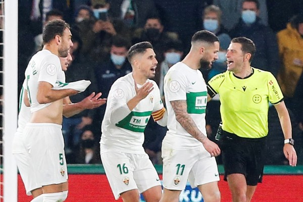 El Elche visita al Real Madrid en cuadro entre bajas y dudas
