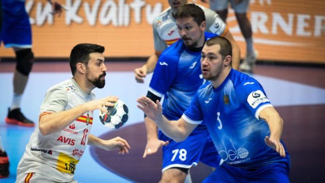 España sufre, pero se acerca a las semifinales