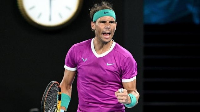 Nadal se luce a pesar de perder un set con Khachanov