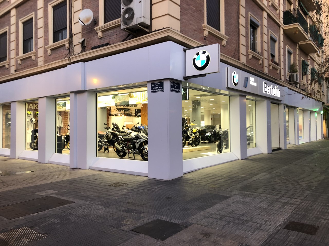 BMW Bertolín apuesta por las motos en el centro de Valencia