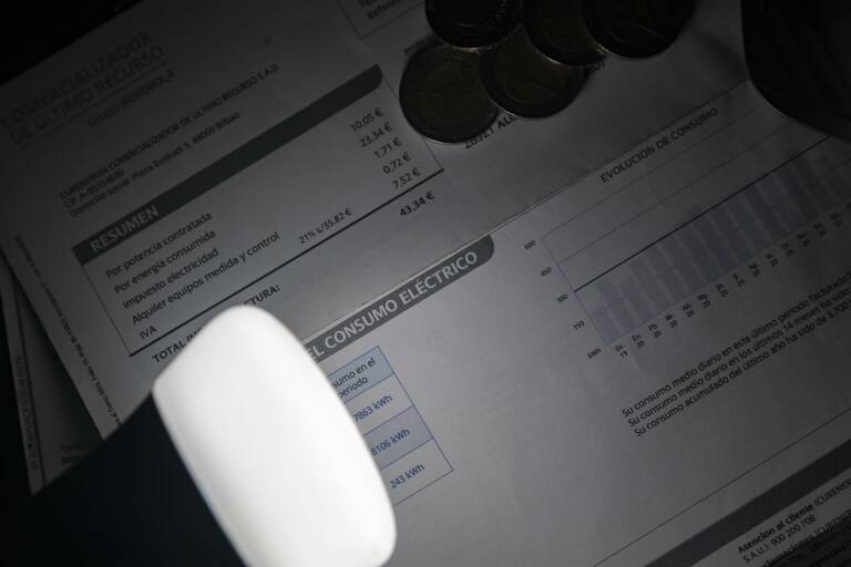 El precio de la luz corta este sábado su descenso y repunta un 6,3%, hasta los 190,41 euros/MWh