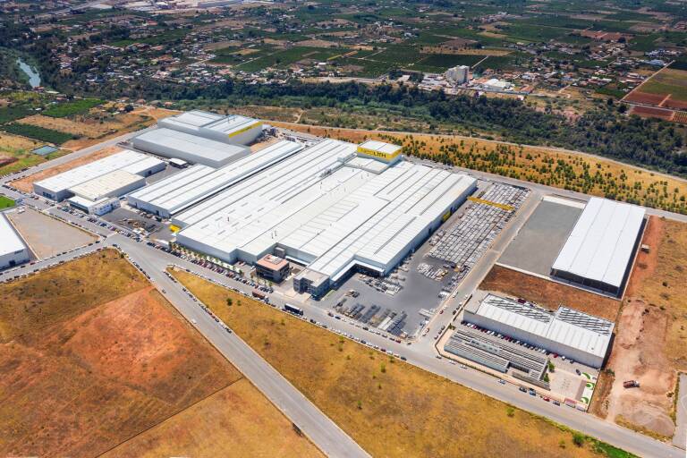 Neolith refuerza su plan de expansión en China de la mano de la distribuidora local y socia Techsize