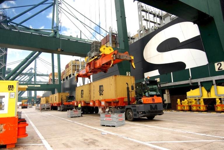 Los sindicatos logran la firma de 46 empresas para pedir a Fomento que negocie la reforma de la estiba