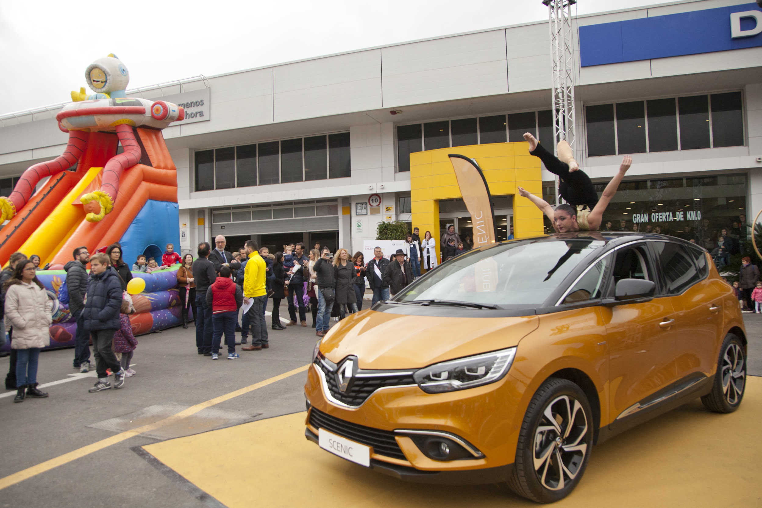 El nuevo Scenic enamora en su presentación en Renault Valencia