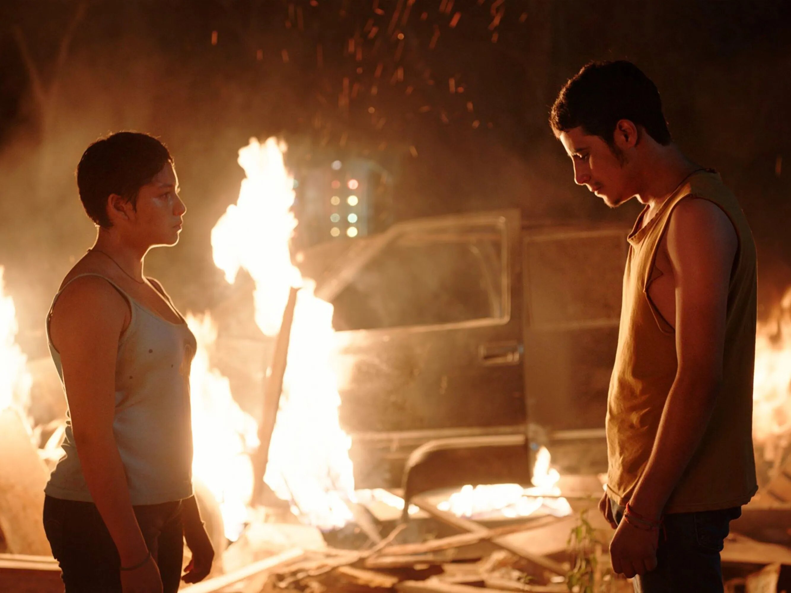 'Noche de fuego': Esconded a las niñas