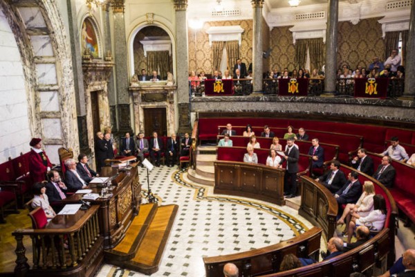 El gobierno de València restringe el número de preguntas que puede formular la oposición