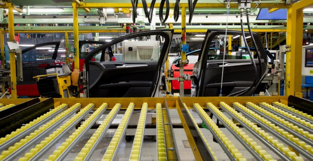 UGT ofrece a Ford congelar salarios en los próximos años para asegurar el futuro de Almussafes