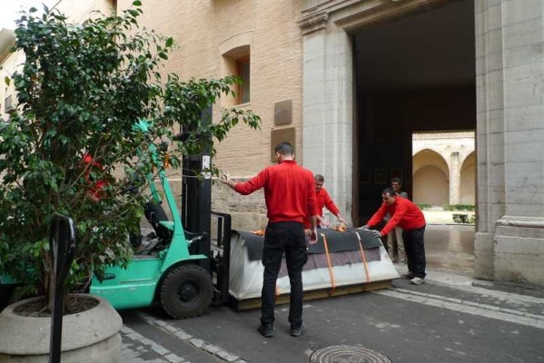 El sarcófago de Blasco Ibáñez ya descansa en el Museo de Bellas Artes
