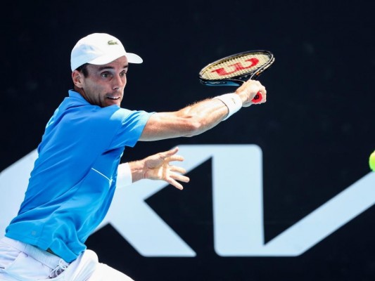 Un implacable Bautista pasa por encima de Kohlschreiber