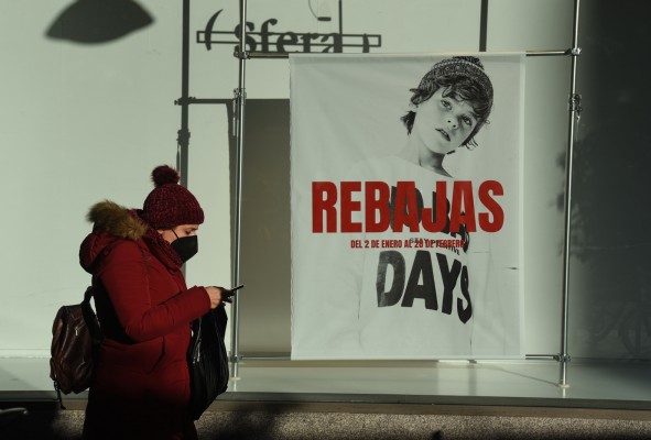 El frío aviva una campaña de rebajas descafeinada para el comercio