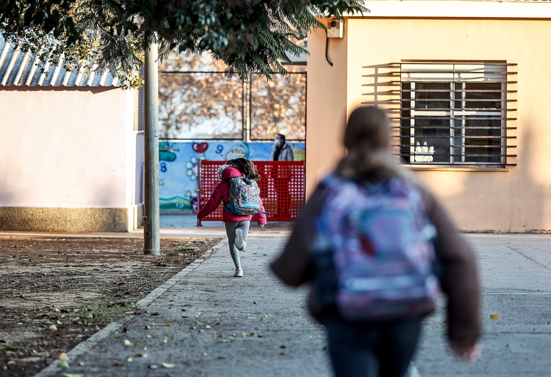 Las aulas de la Comunitat y la ómicron: entre la resignación y el caos