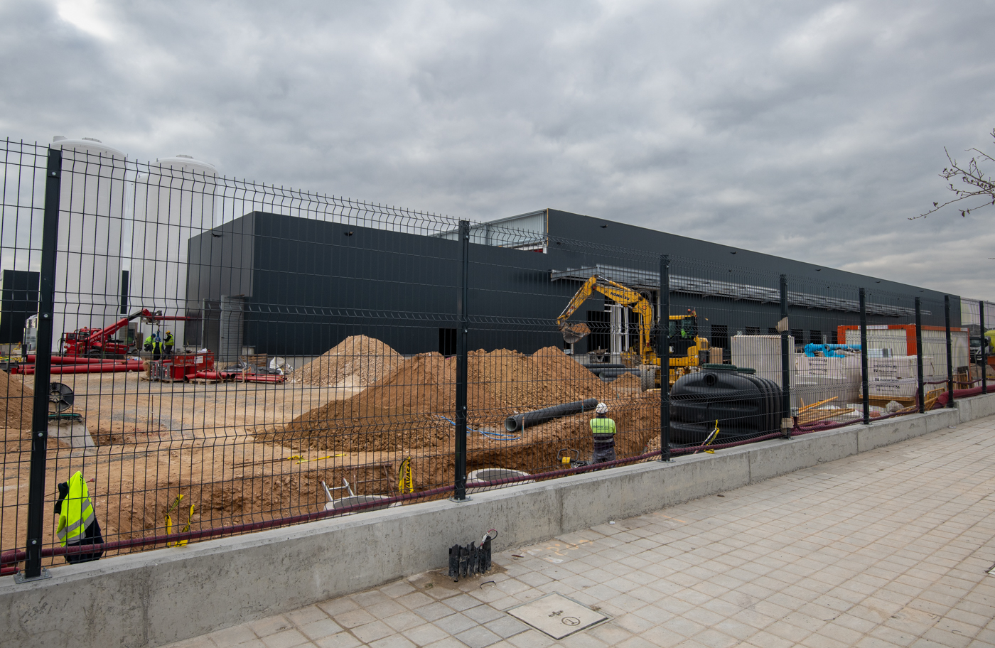 El nuevo centro logístico promovido por Mercadona en el polígono del Llano del Espartal para organizar la distribución de la venta online. Foto: RAFA MOLINA - 