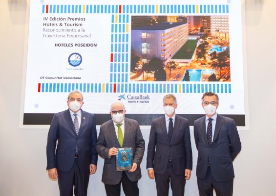 CaixaBank entrega a Hoteles Poseidón el 'Premio Hotels & Tourism a la trayectoria empresarial' en Fitur