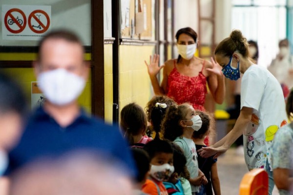 CSIF pide contratar a docentes de refuerzo para atender a los alumnos confinados
