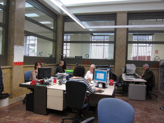 El Gobierno estudiará incentivos para funcionarios que quieran trabajar más allá de los 60