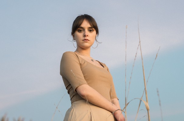 Esther acomiada el seu debut amb 'Tres per quatre', una cançó 