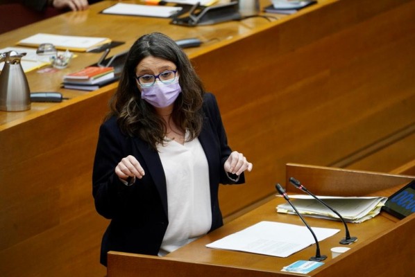 Oltra sale airosa frente a Catalá gracias a un dato guardado para la ocasión   