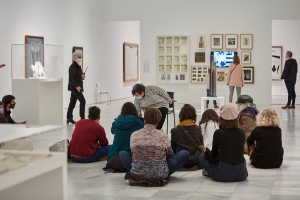 Les Aules reflexiona sobre diversidad funcional a través de talleres y juegos de concienciación