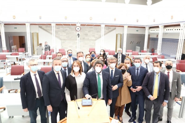 La Asamblea aprueba los Presupuestos: luz verde a la bajada de impuestos y a la subida salarial de los funcionarios