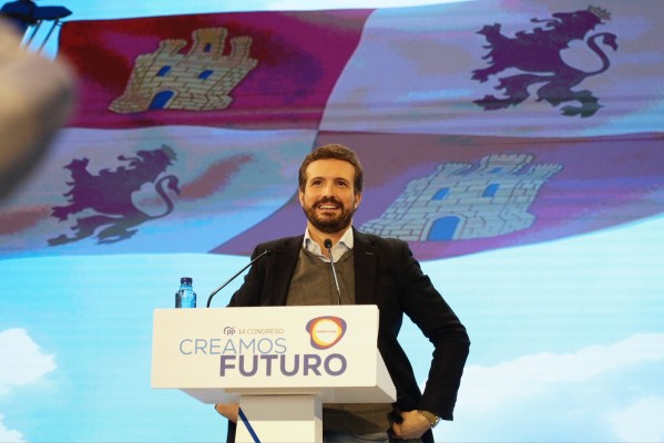 Casado hace campaña en CyL con promesas de financiación que perjudican a la Comunitat Valenciana