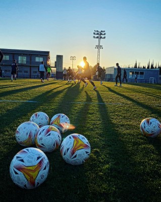 El Levante comunica un positivo por covid-19 más en la plantilla