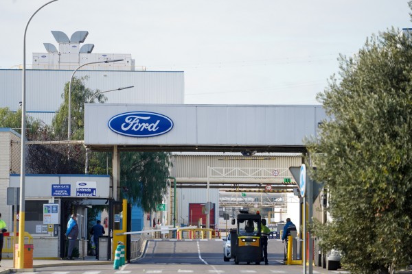 La negociación sobre el futuro de Almussafes toma un nuevo rumbo: Ford renuncia al recorte salarial