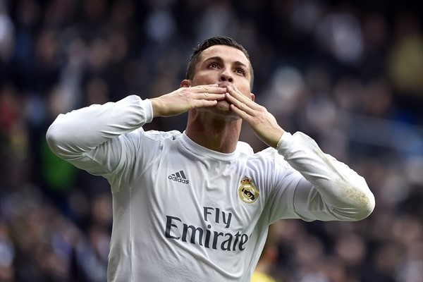 El Real Madrid apela al espíritu del Bernabéu para batir al Nápoles