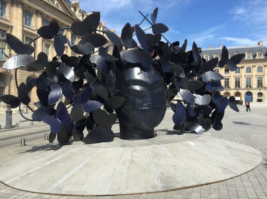 De la Plaza Vêndome a la Ciudad de las Artes: las esculturas de Manolo Valdés llegan a València