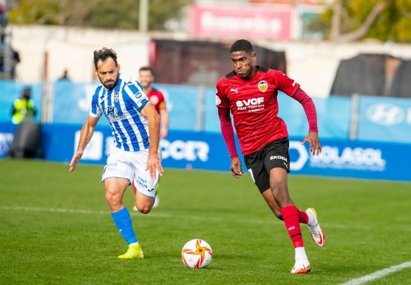 El Valencia renueva a Cristhian Mosquera