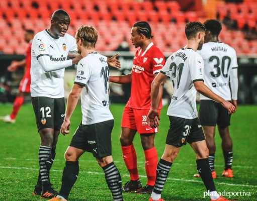 El Valencia lleva tres temporadas sin ganar al Sevilla en Mestalla
